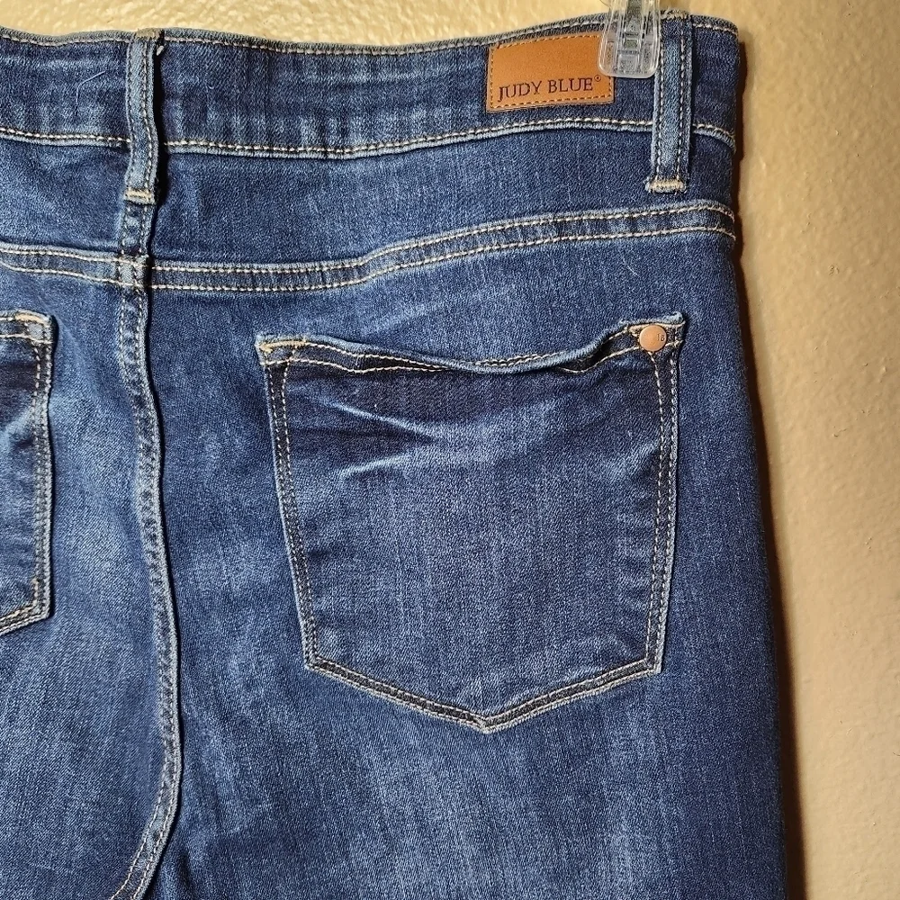 Judy Blue Huntington Mid Rise Relaxed Fit Dark Wash Chewed Hem Jeans-Size 31